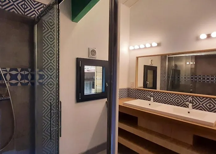 Spacieux à Saint-pierre-du-mont 200 M² Avec Jardin