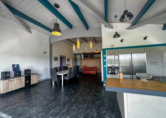 Spacieux à Saint-pierre-du-mont 200 M² Avec Jardin Apartamento